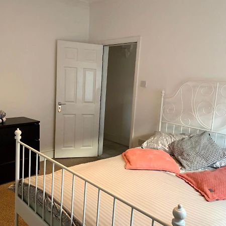Beautiful Home, 3 Bedroom House Near Alton Towers, Wedgwood Museum, Universities 뉴캐슬언더라임 외부 사진