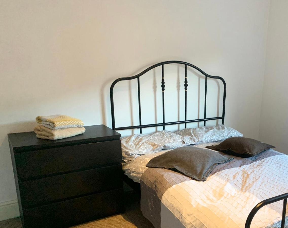 Beautiful Home, 3 Bedroom House Near Alton Towers, Wedgwood Museum, Universities 뉴캐슬언더라임 외부 사진