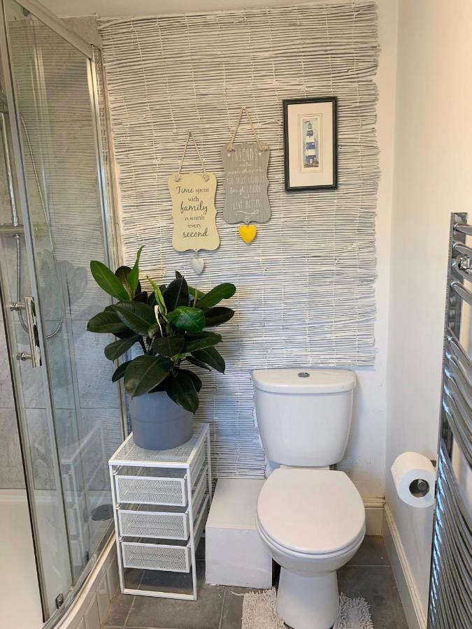 Beautiful Home, 3 Bedroom House Near Alton Towers, Wedgwood Museum, Universities 뉴캐슬언더라임 외부 사진