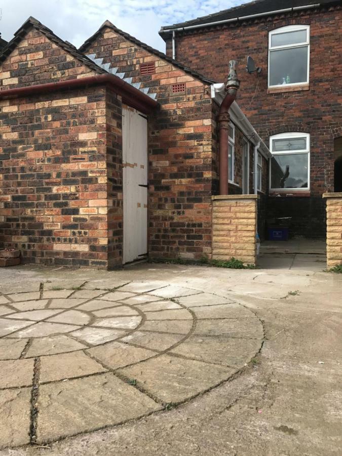 Beautiful Home, 3 Bedroom House Near Alton Towers, Wedgwood Museum, Universities 뉴캐슬언더라임 외부 사진