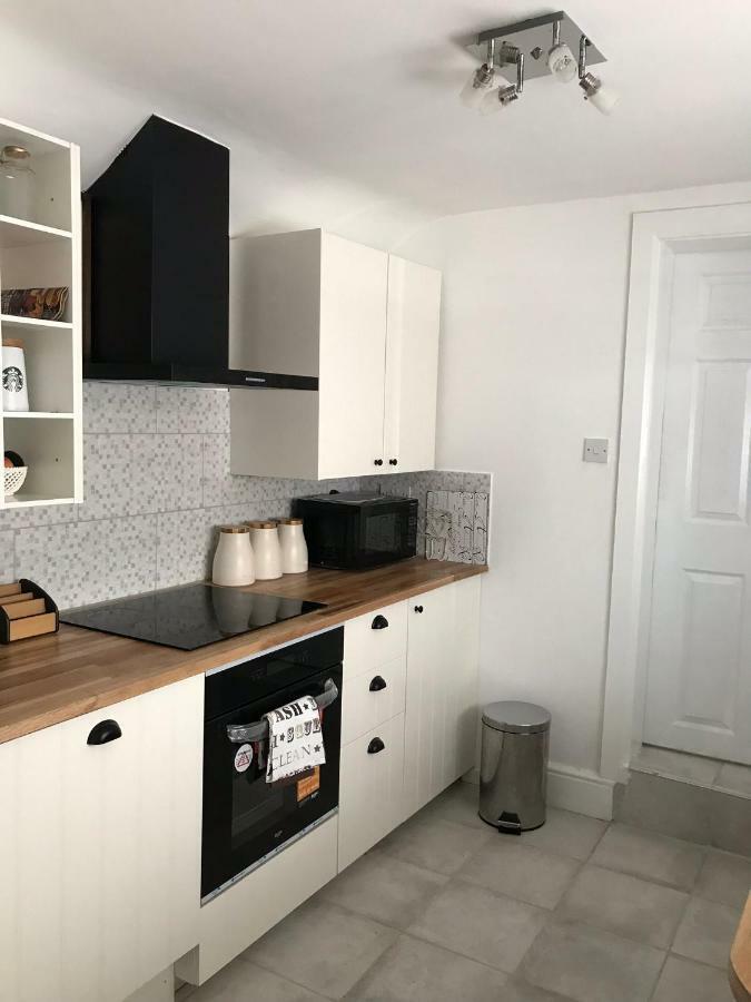 Beautiful Home, 3 Bedroom House Near Alton Towers, Wedgwood Museum, Universities 뉴캐슬언더라임 외부 사진