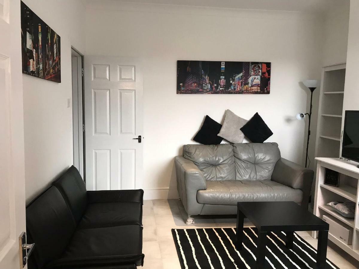 Beautiful Home, 3 Bedroom House Near Alton Towers, Wedgwood Museum, Universities 뉴캐슬언더라임 외부 사진