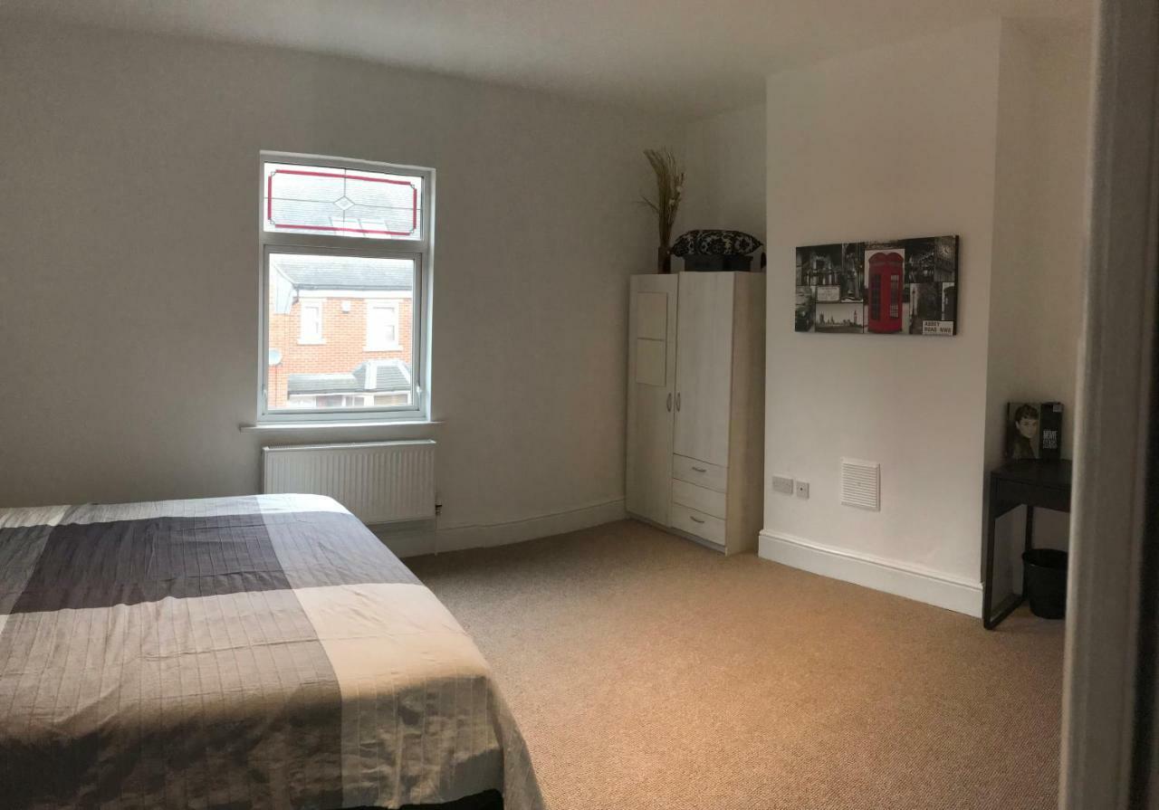 Beautiful Home, 3 Bedroom House Near Alton Towers, Wedgwood Museum, Universities 뉴캐슬언더라임 외부 사진