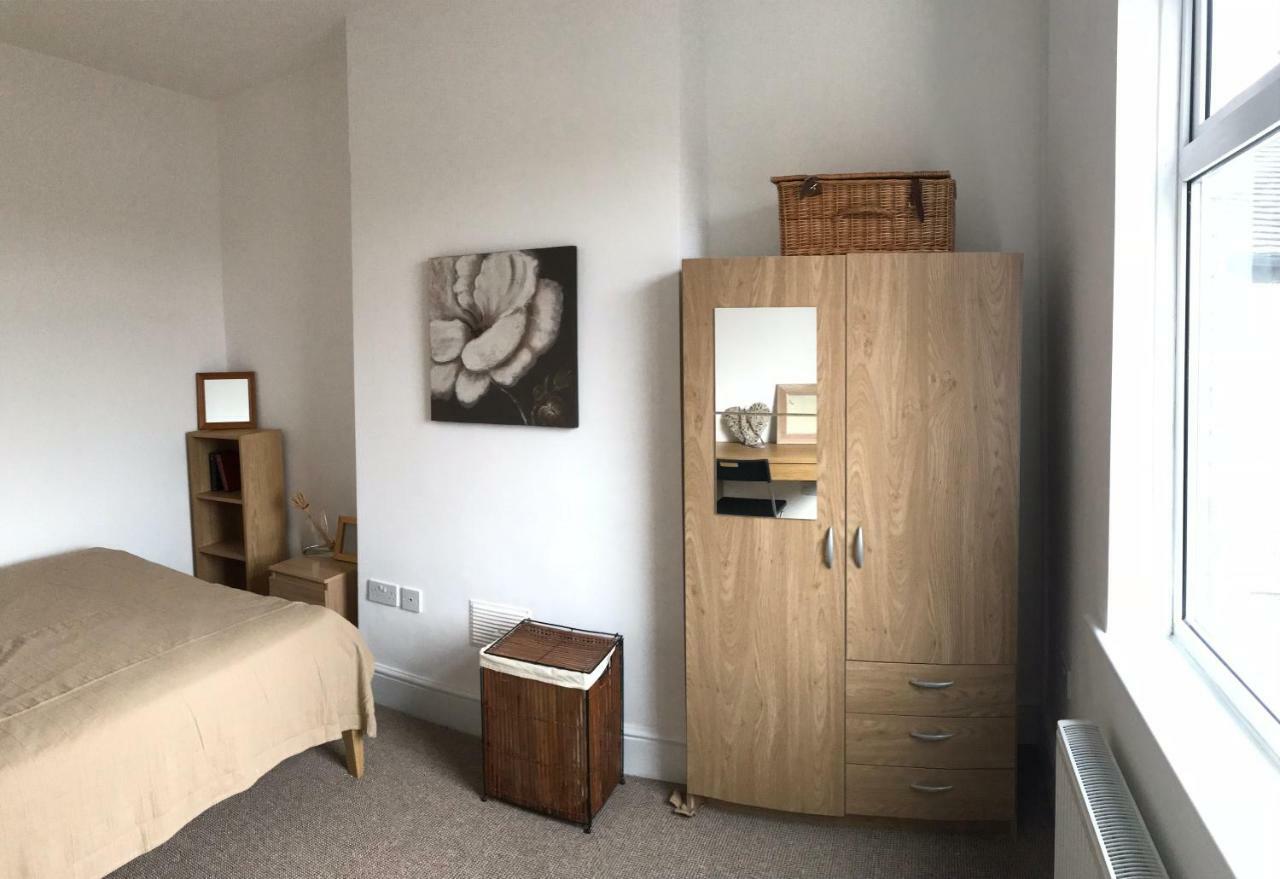Beautiful Home, 3 Bedroom House Near Alton Towers, Wedgwood Museum, Universities 뉴캐슬언더라임 외부 사진