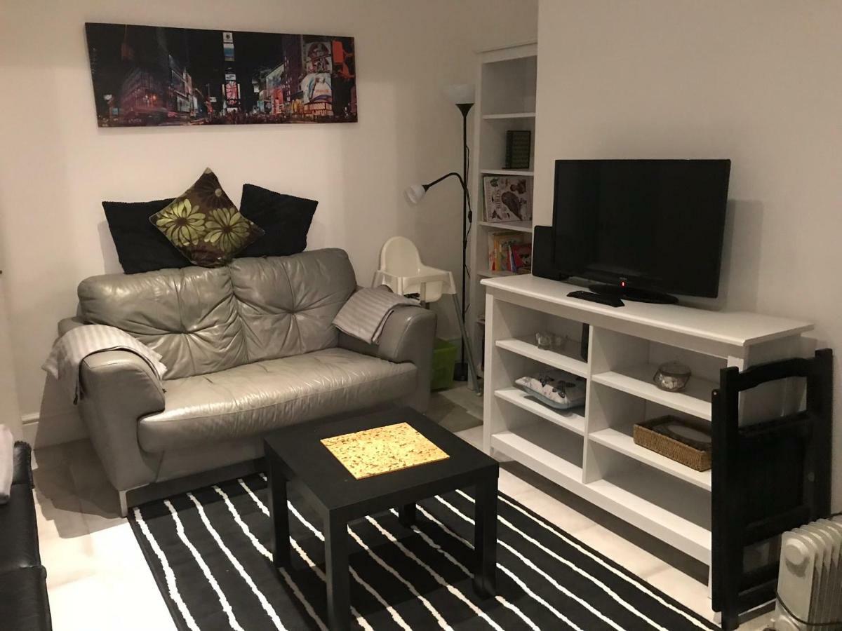 Beautiful Home, 3 Bedroom House Near Alton Towers, Wedgwood Museum, Universities 뉴캐슬언더라임 외부 사진