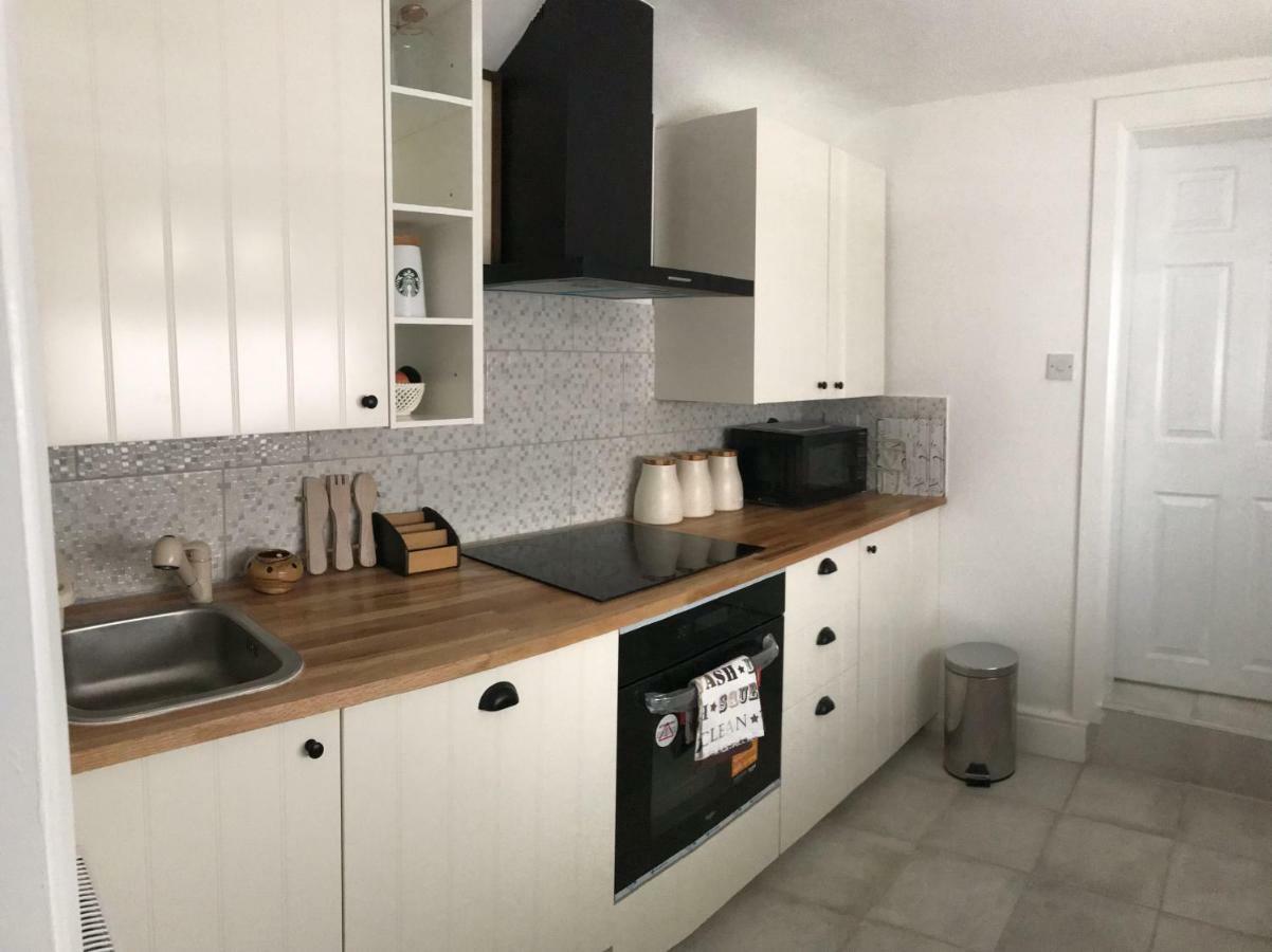 Beautiful Home, 3 Bedroom House Near Alton Towers, Wedgwood Museum, Universities 뉴캐슬언더라임 외부 사진